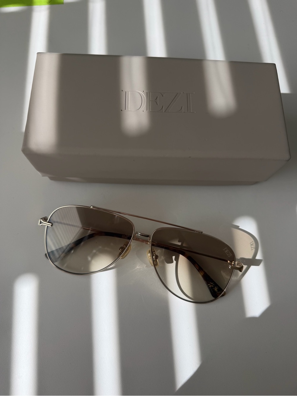 DEZI Top Shelf Gold Brown Gradient Aviator Sunglasses